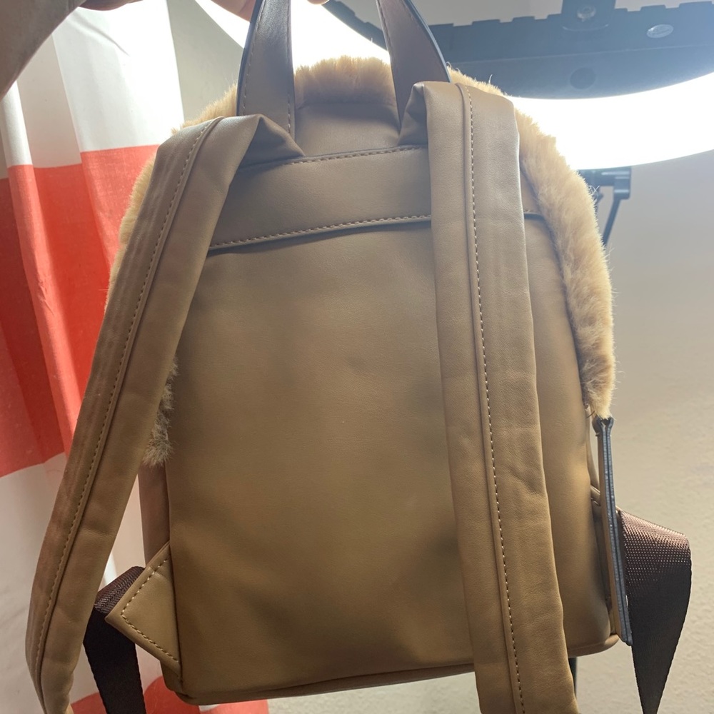 A mini backpack - Picture 2 of 6